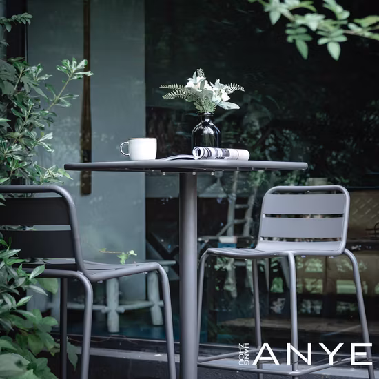 Sedia da bistrò pieghevole senza metallo per patio esterno con mobili moderni per il tempo libero nel cortile del giardino